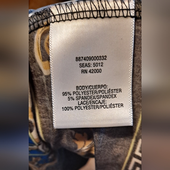 Beautiful Lace Detailed Top size Small - Picture 6 of 6